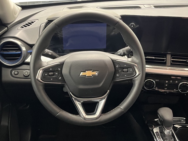 2025 Chevrolet Trax LT photo 11