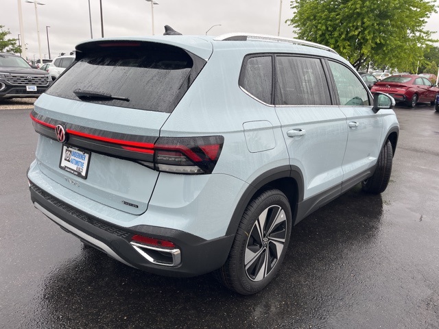 2025 Volkswagen Taos SE photo 5