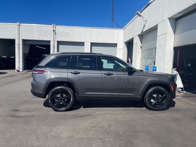 2025 Jeep Grand Cherokee Limited photo 6