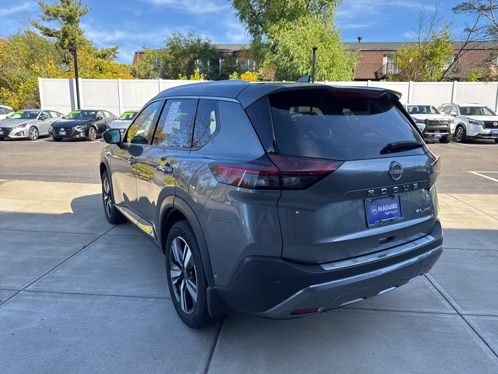 2022 Nissan Rogue SL photo 4