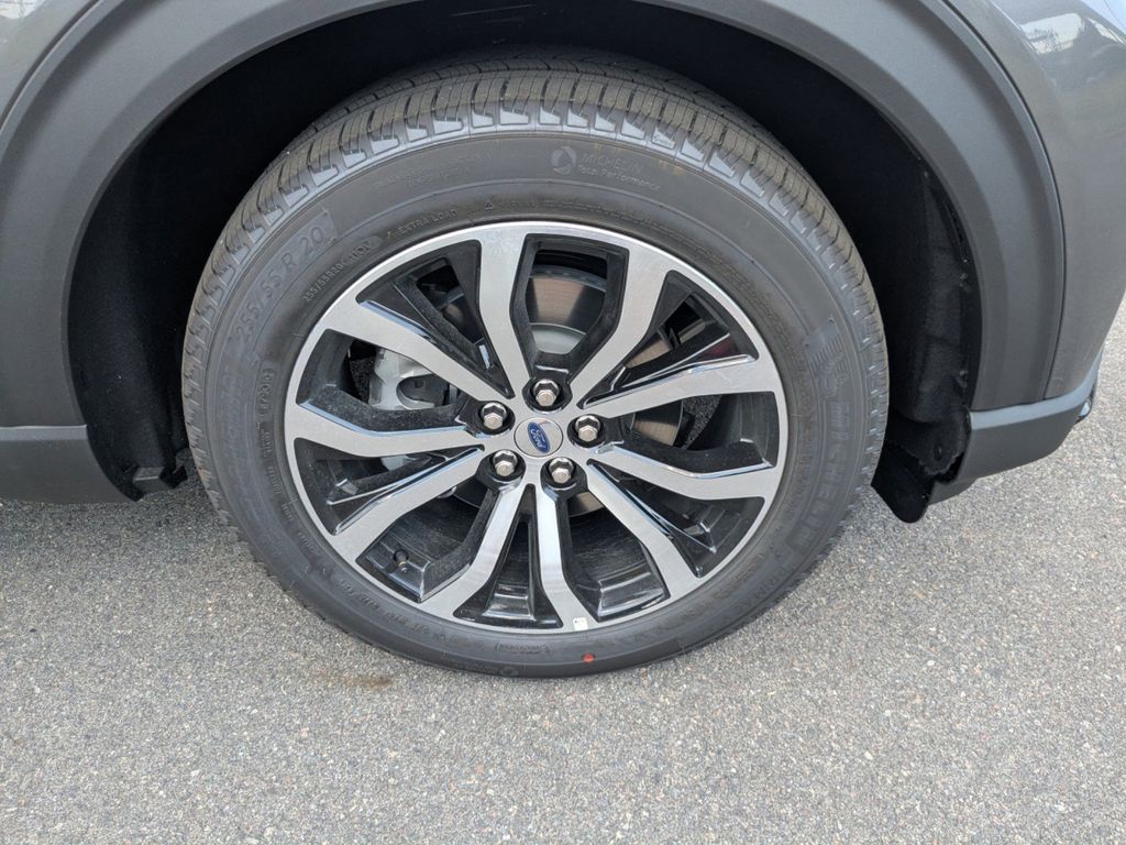 2025 Ford Explorer ST-Line photo 10