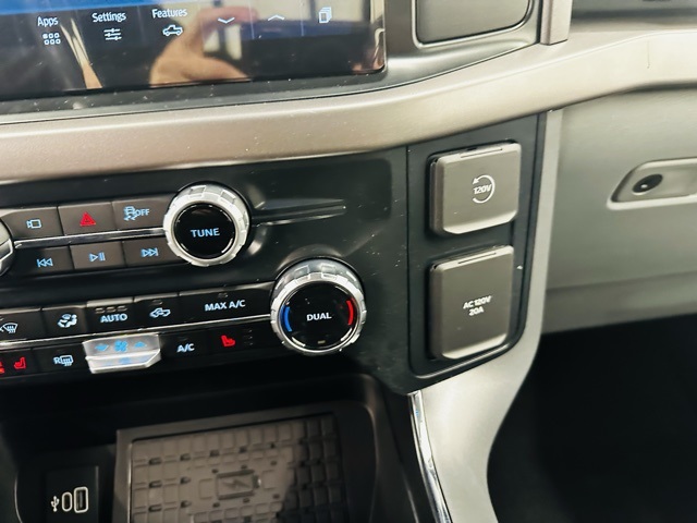 2025 Ford F-150 XLT photo 25