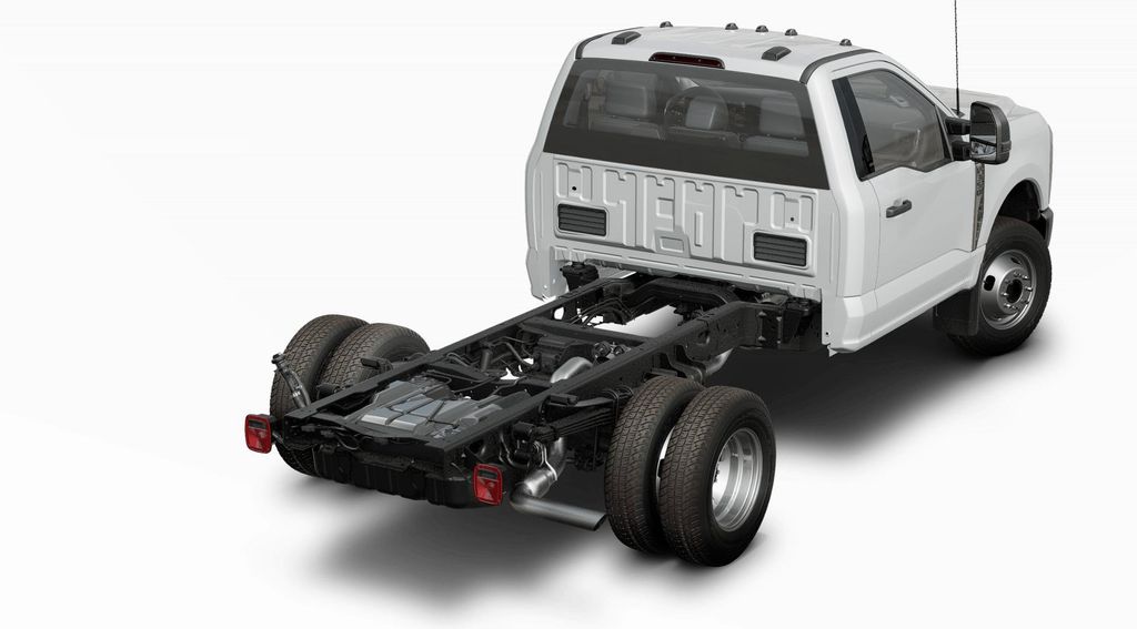 2025 Ford F-350 photo 3