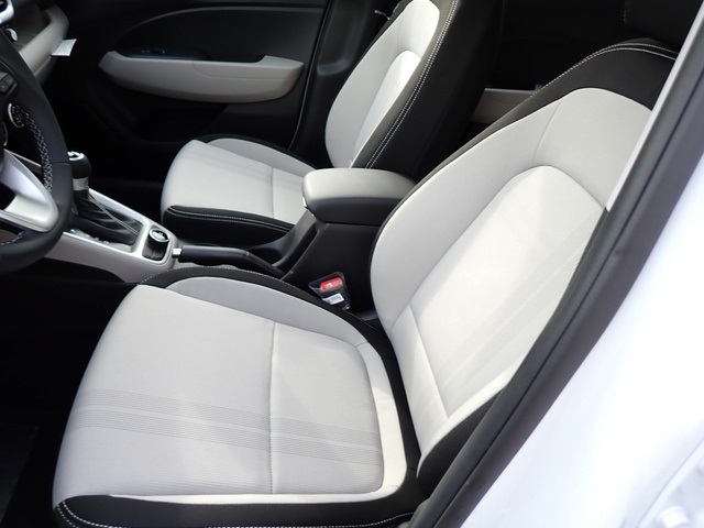 2025 Hyundai Venue SEL photo 10