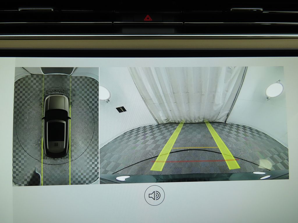 2025 Land Rover Range Rover SE photo 11