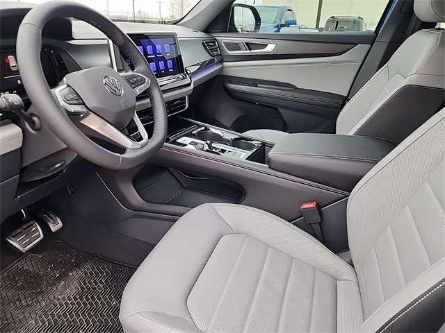 2025 Volkswagen Atlas Cross Sport SEL R-Line photo 10