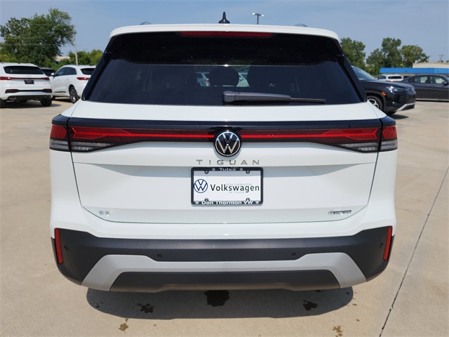 2025 Volkswagen Tiguan SE photo 2