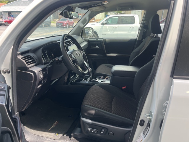 2024 Toyota 4Runner TRD Off-Road photo 3