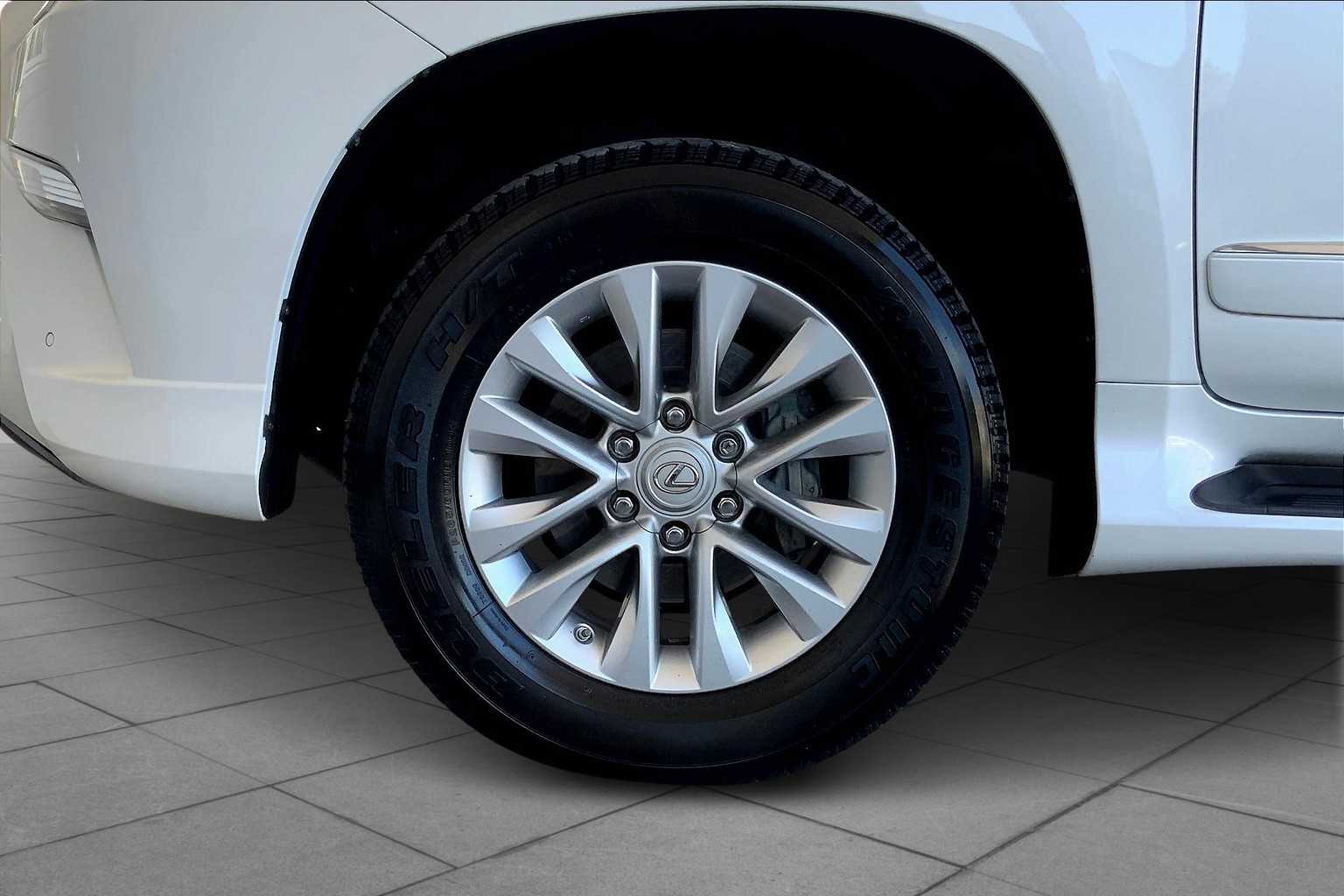 2019 Lexus GX 460 Premium photo 10