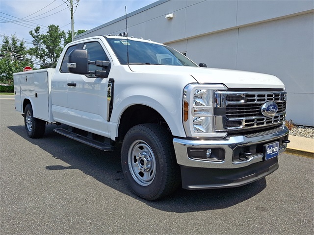2025 Ford F-350 photo 2