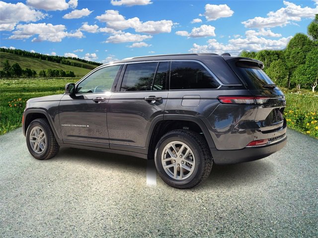 2025 Jeep Grand Cherokee Laredo X photo 2