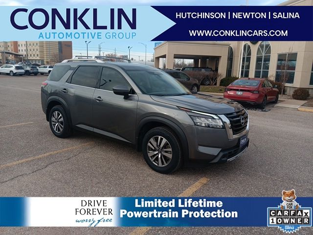 2023 Nissan Pathfinder SL's photo