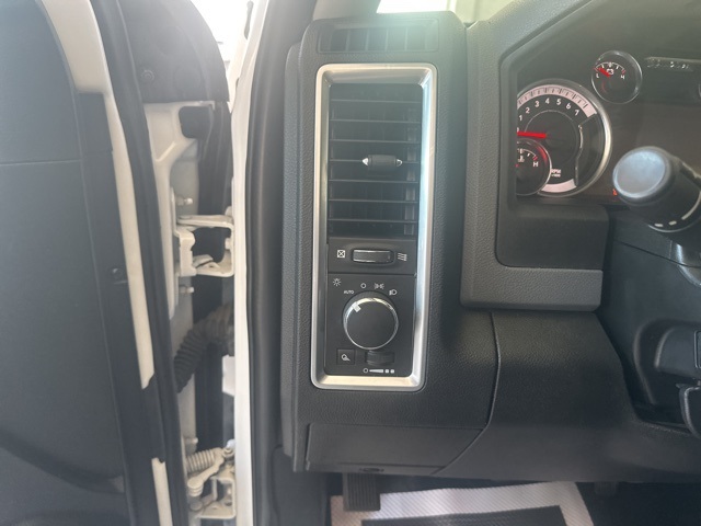 2020 Ram 1500 Classic SLT photo 4