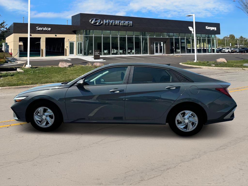 2025 Hyundai Elantra SE photo 2