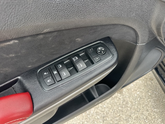 2012 Chrysler 300 SRT8 photo 8