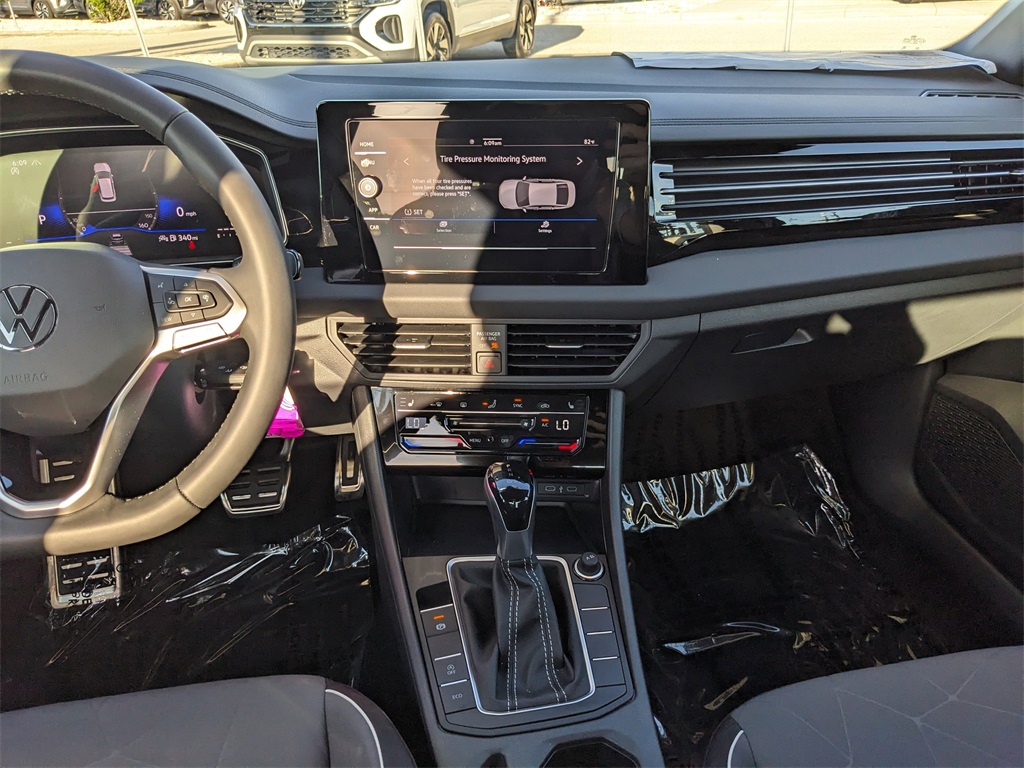 2025 Volkswagen Jetta 1.5T Sport photo 13