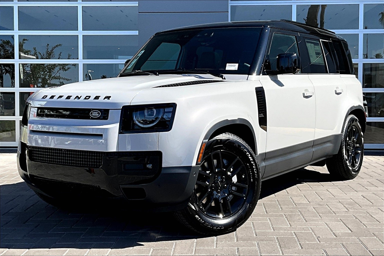 2026 Land Rover Defender S's photo