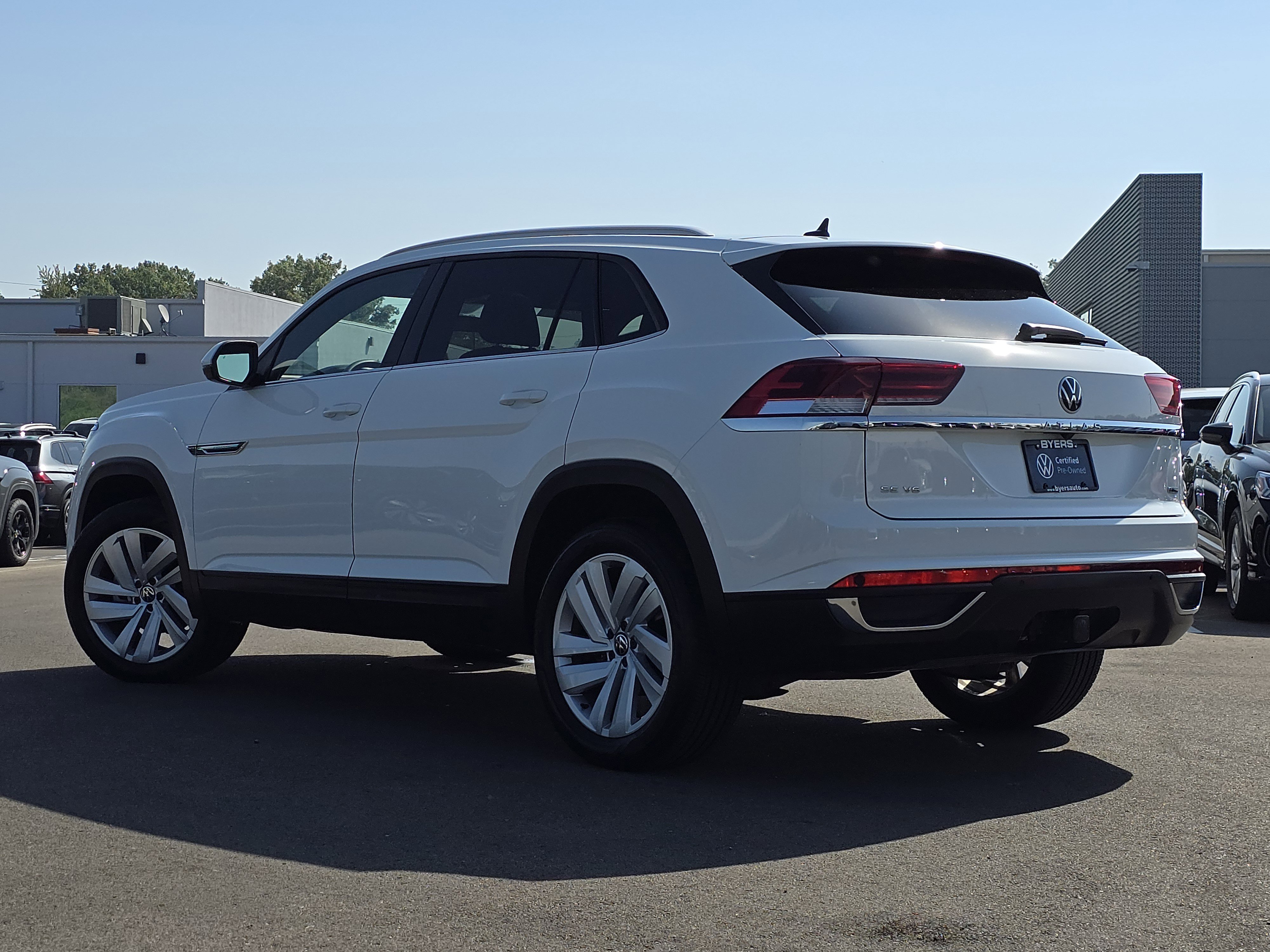 2022 Volkswagen Atlas Cross Sport V6 SE Technology photo 2