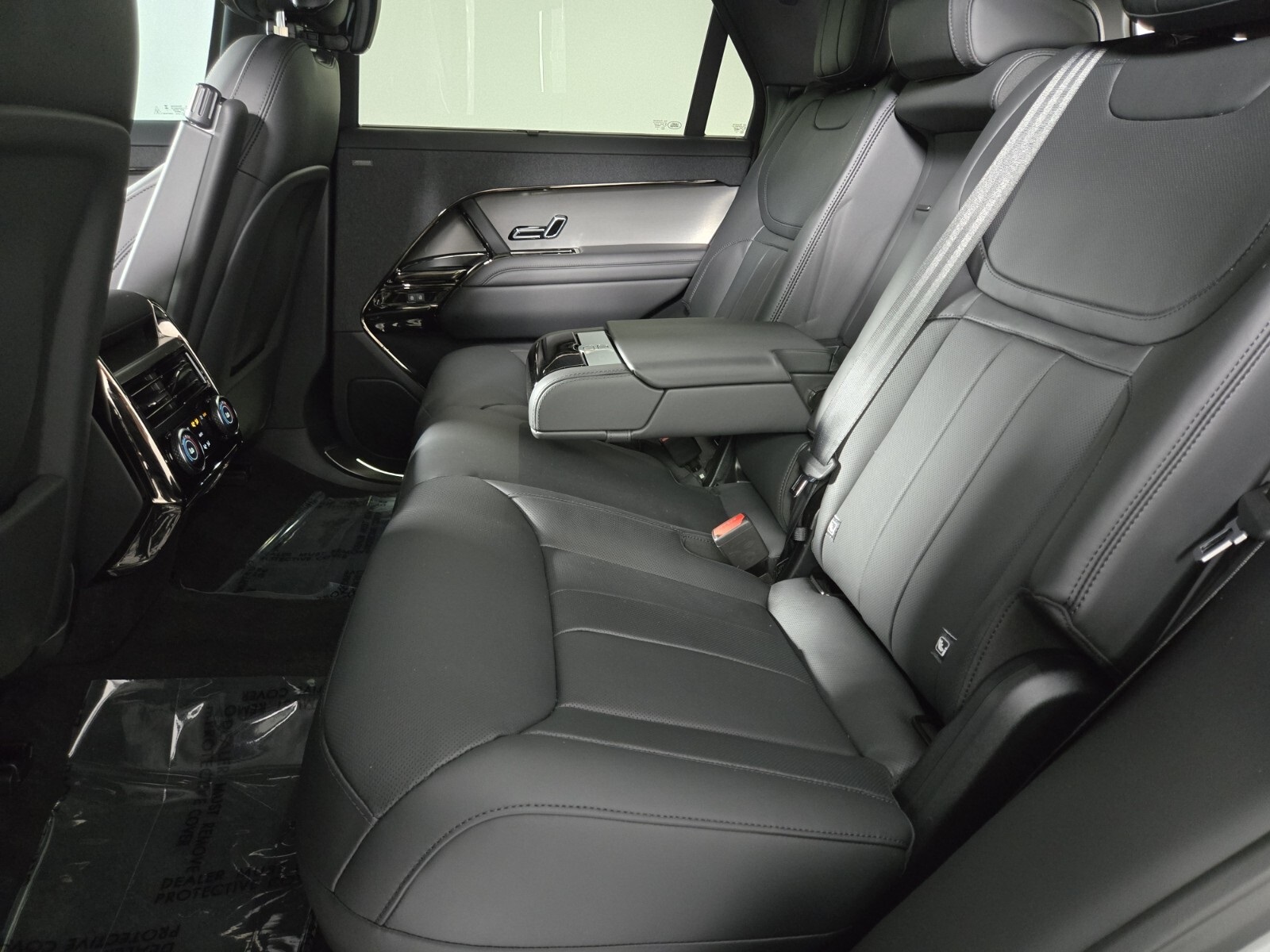 2025 Land Rover Range Rover Sport SE photo 4