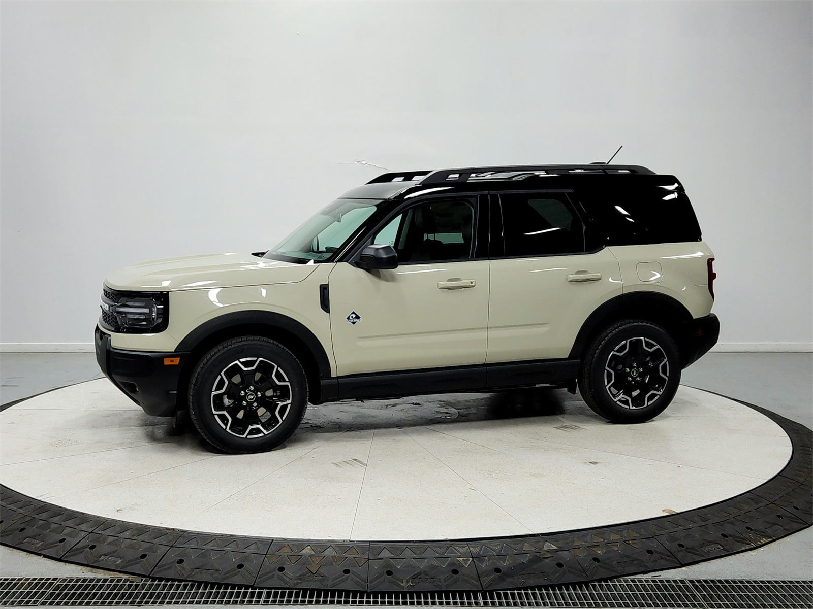 2025 Ford Bronco Sport Outer Banks photo 4