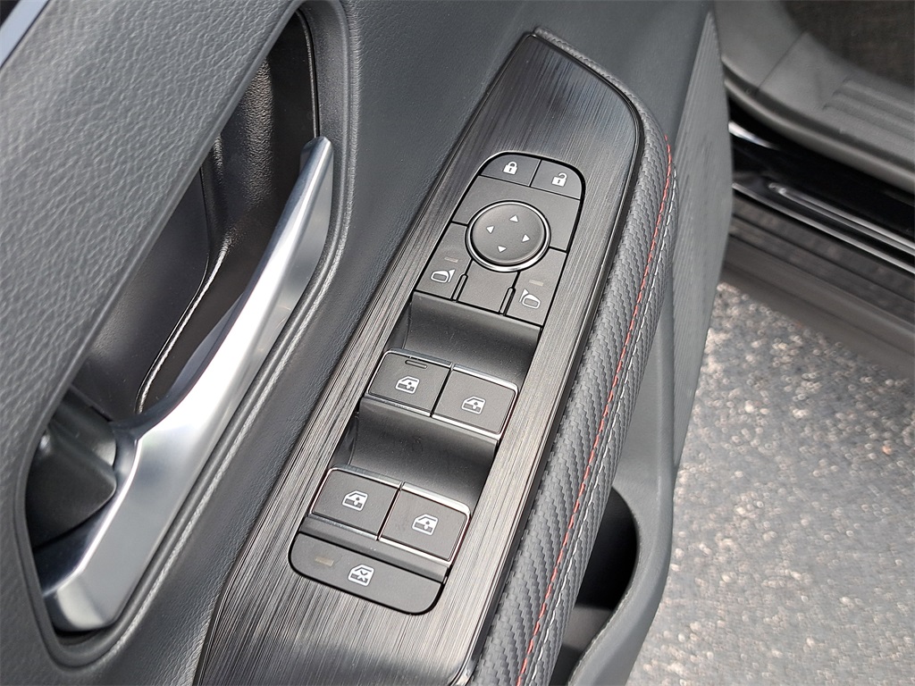 2026 Nissan Kicks SR photo 22