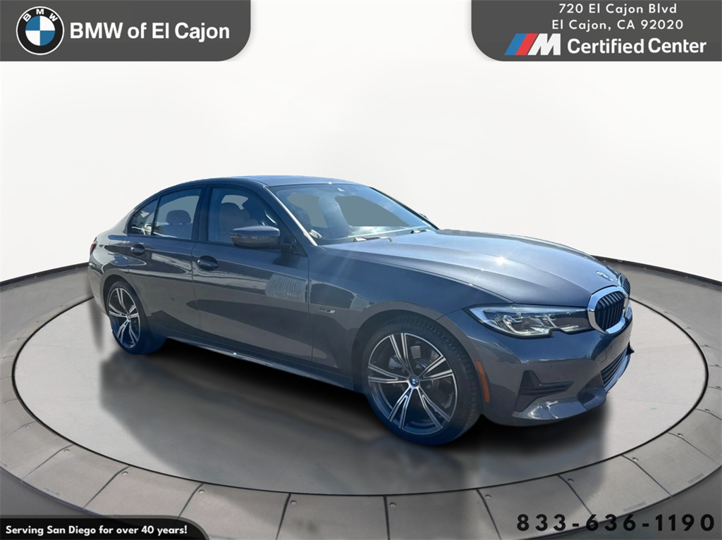 2022 BMW 3 Series 330e's photo