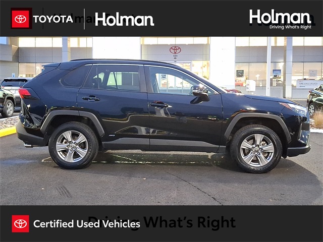 2024 Toyota RAV4 XLE's photo