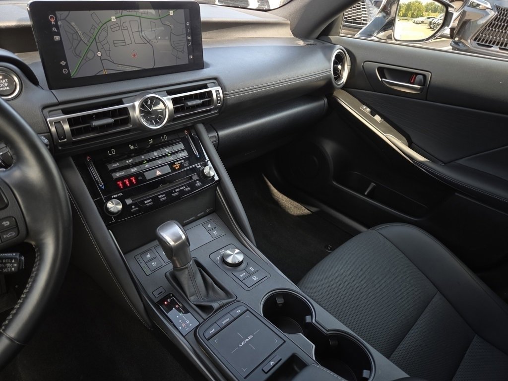 2022 Lexus IS 300 photo 32
