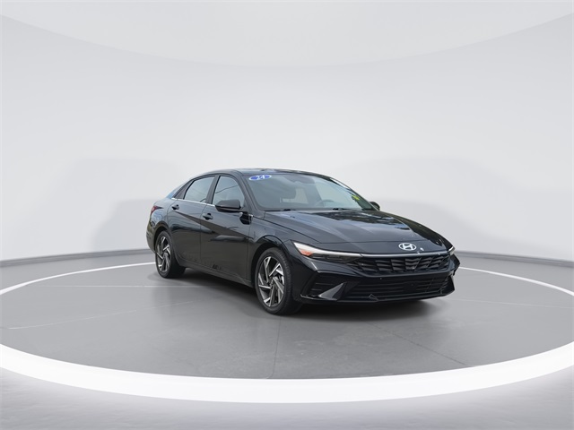2024 Hyundai Elantra SEL Convenience photo 2