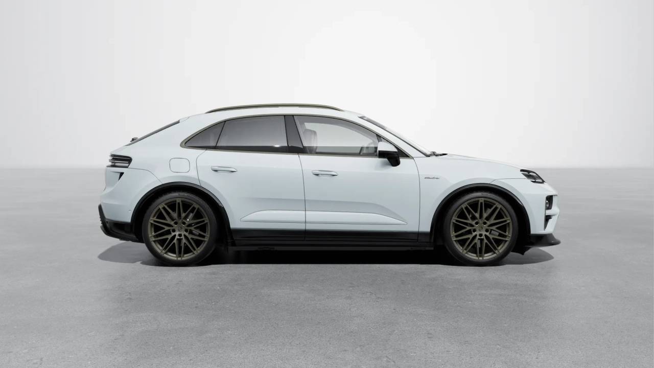 2025 Porsche Macan Electric Turbo photo 4
