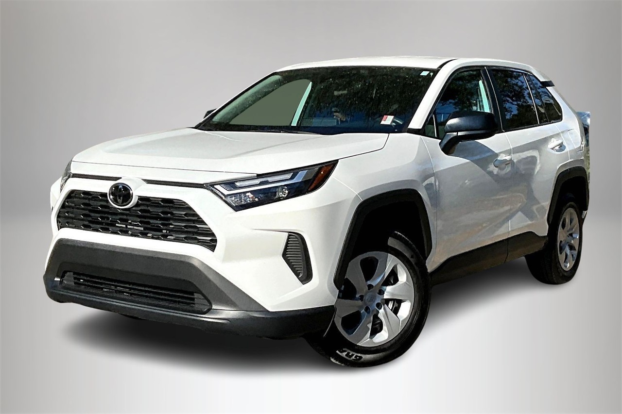 2024 Toyota RAV4 LE's photo
