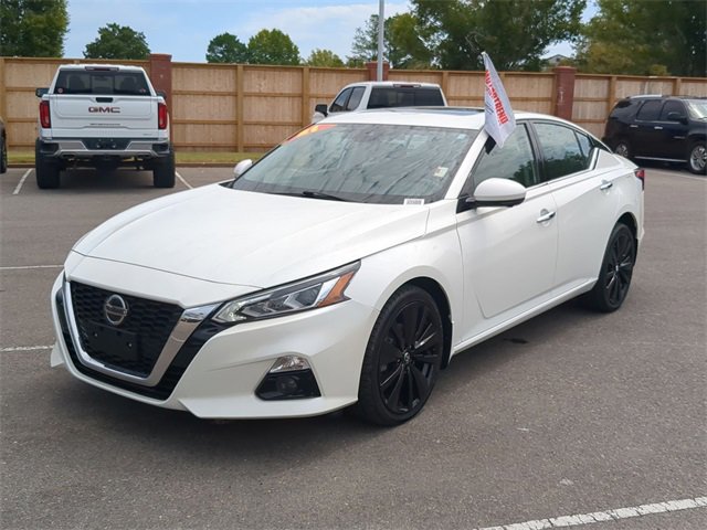 2021 Nissan Altima Platinum's photo