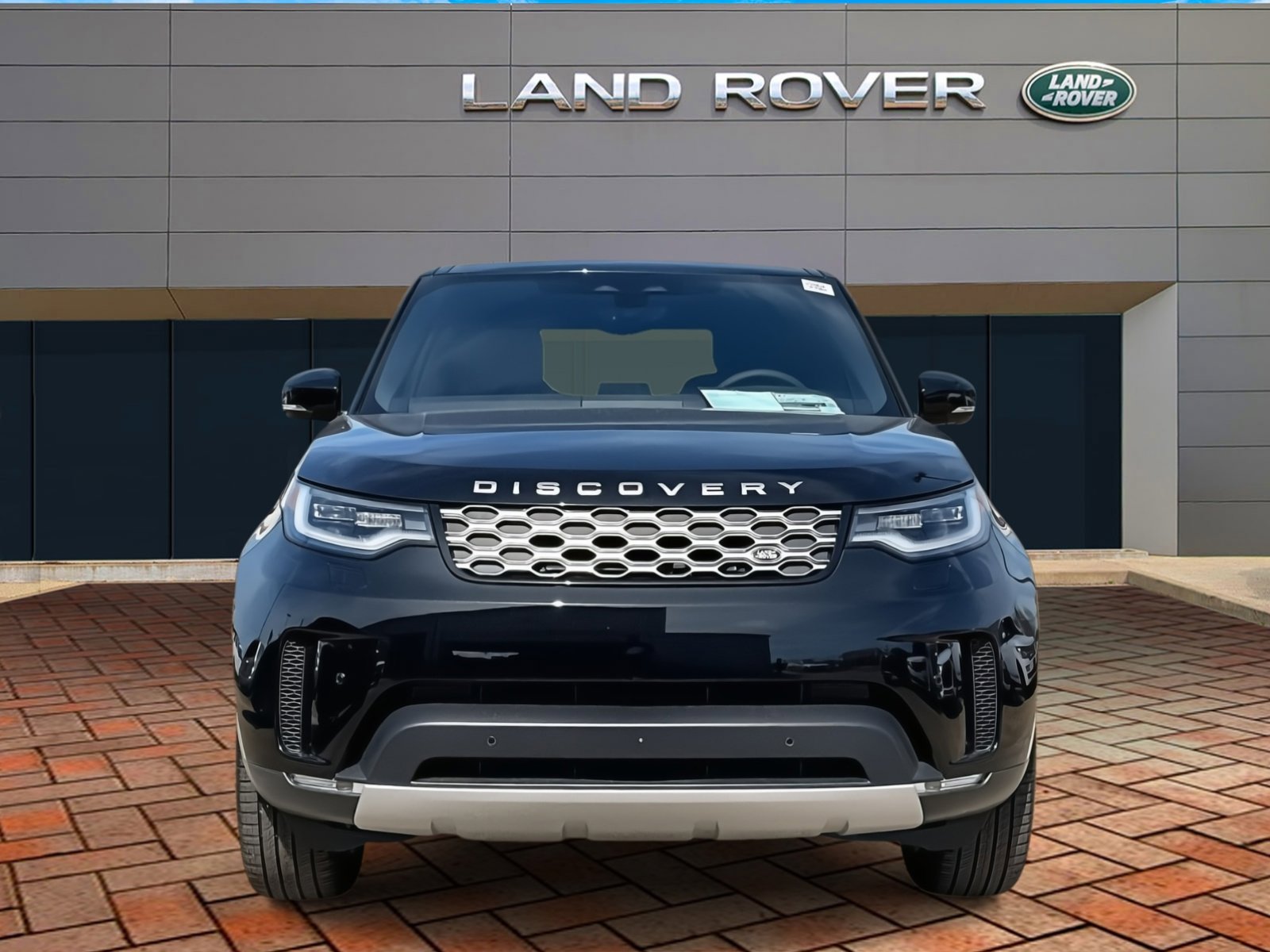 2025 Land Rover Discovery S photo 3