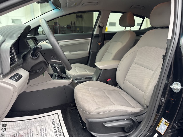 2020 Hyundai Elantra SEL photo 7