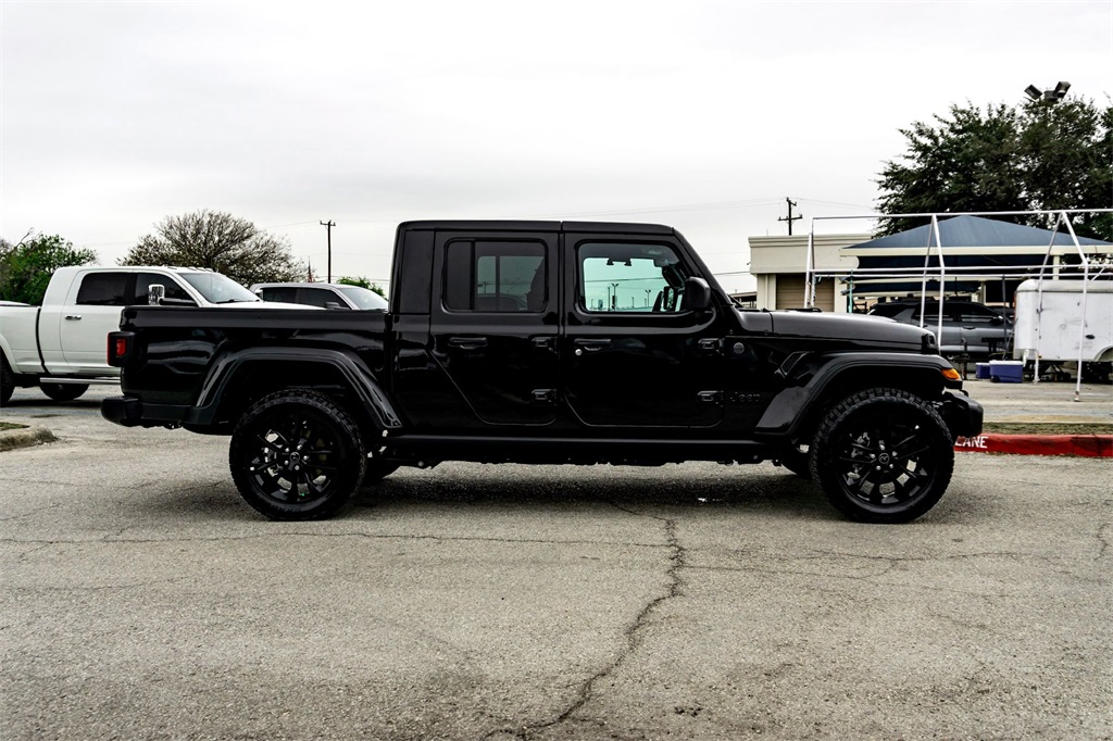 2025 Jeep Gladiator photo 4