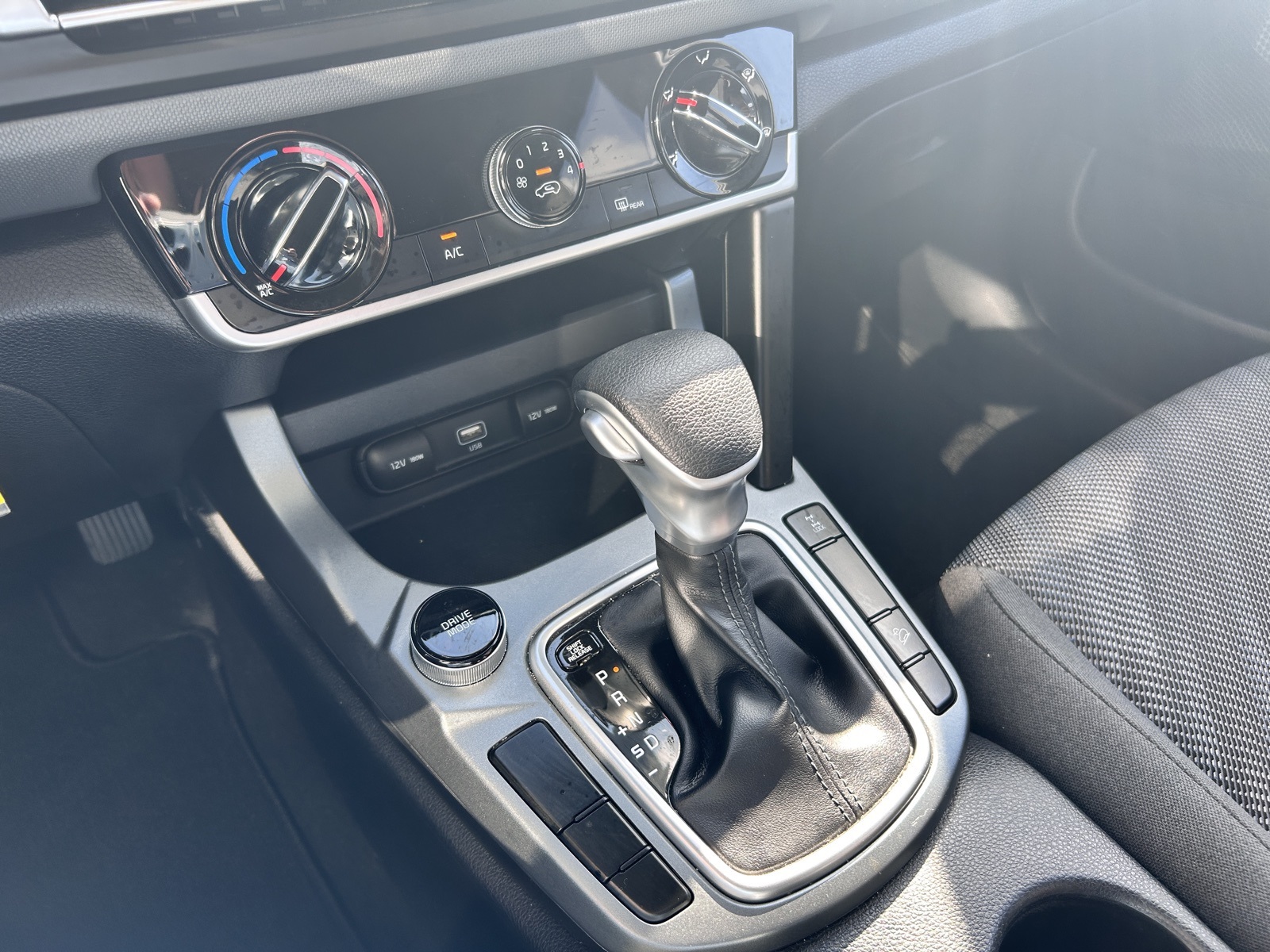 2021 Kia Seltos LX photo 25