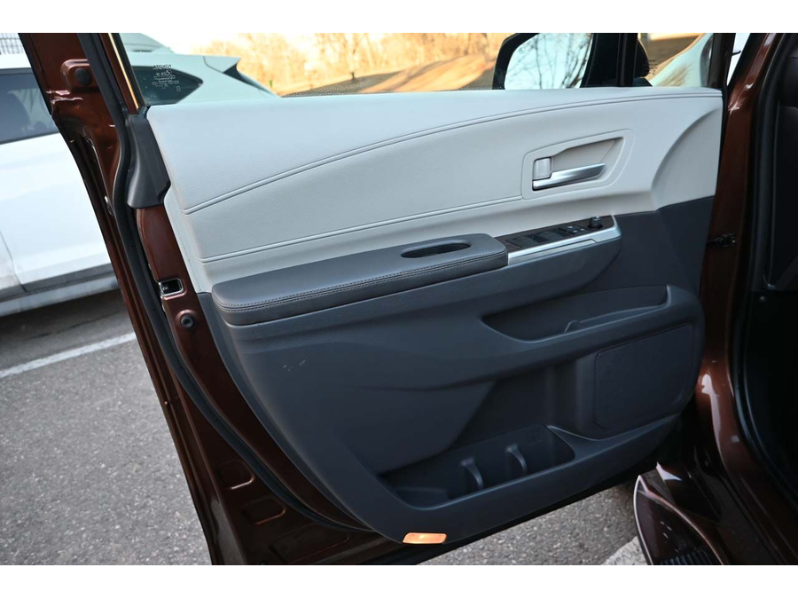 2022 Toyota Sienna XLE photo 27