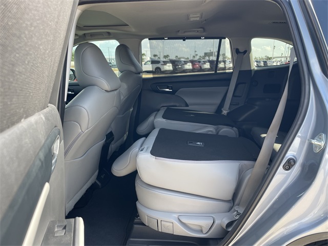 2023 Toyota Highlander Limited photo 18