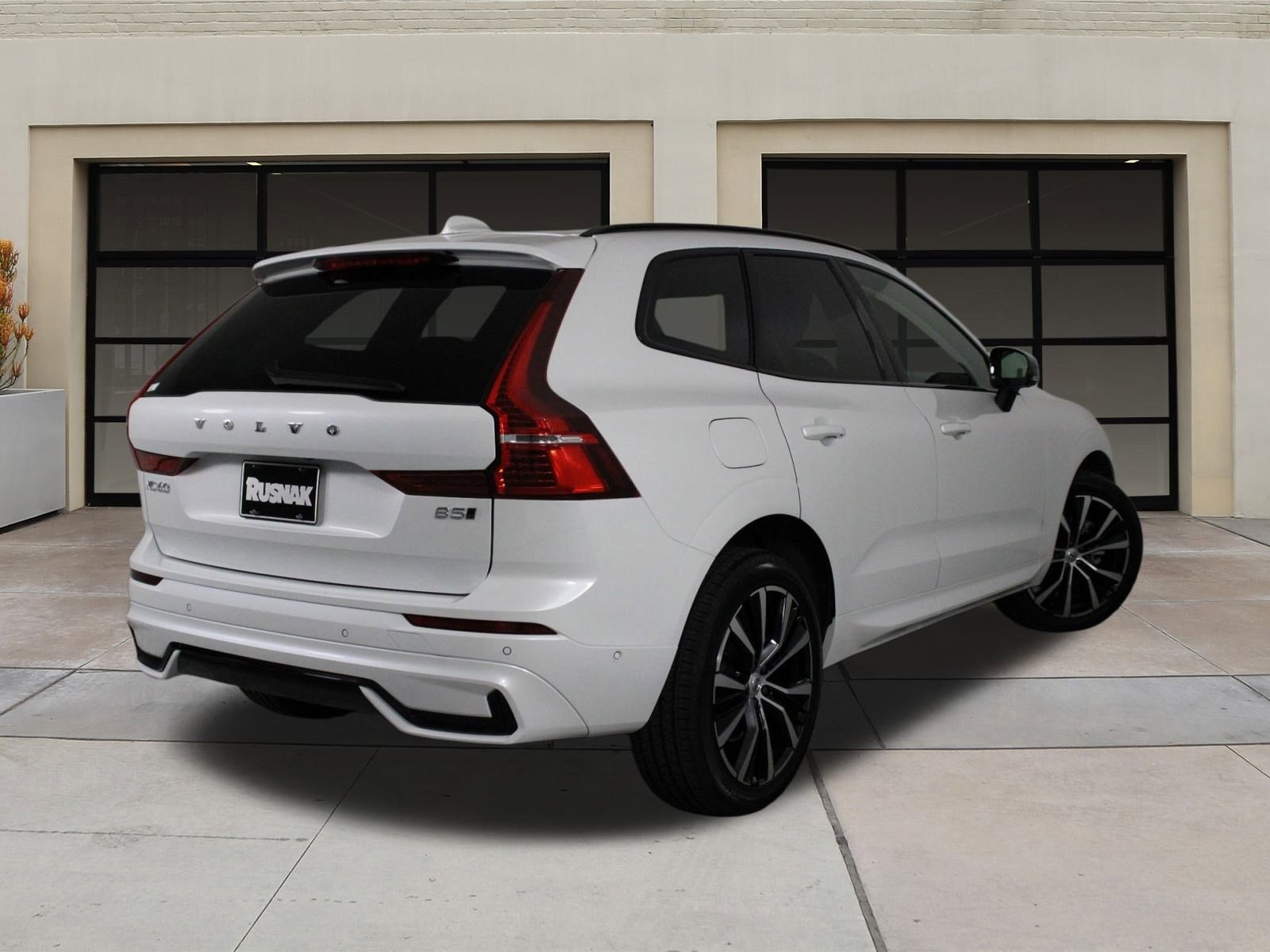 2025 Volvo XC60 B5 Plus photo 3