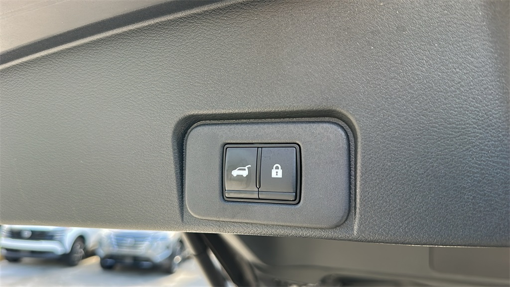 2023 Nissan Rogue SV photo 30