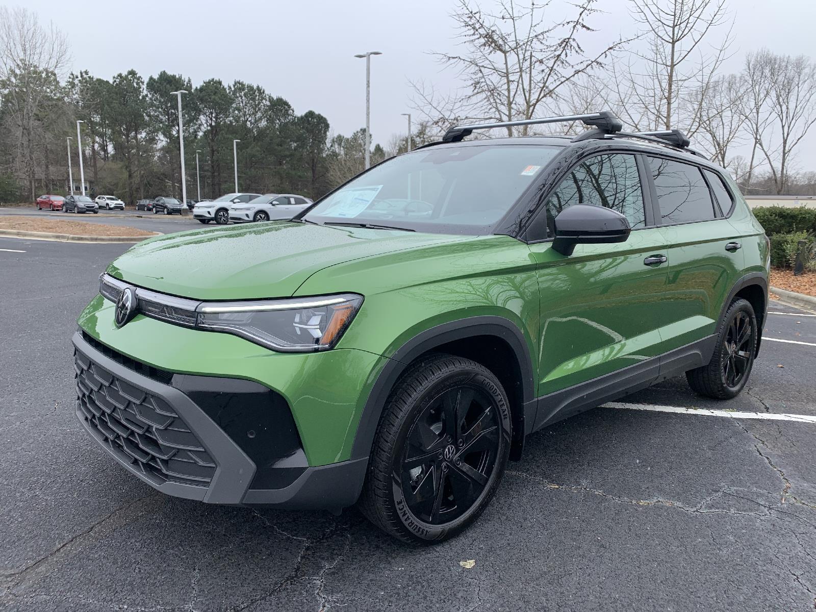 2025 Volkswagen Taos SE Black's photo