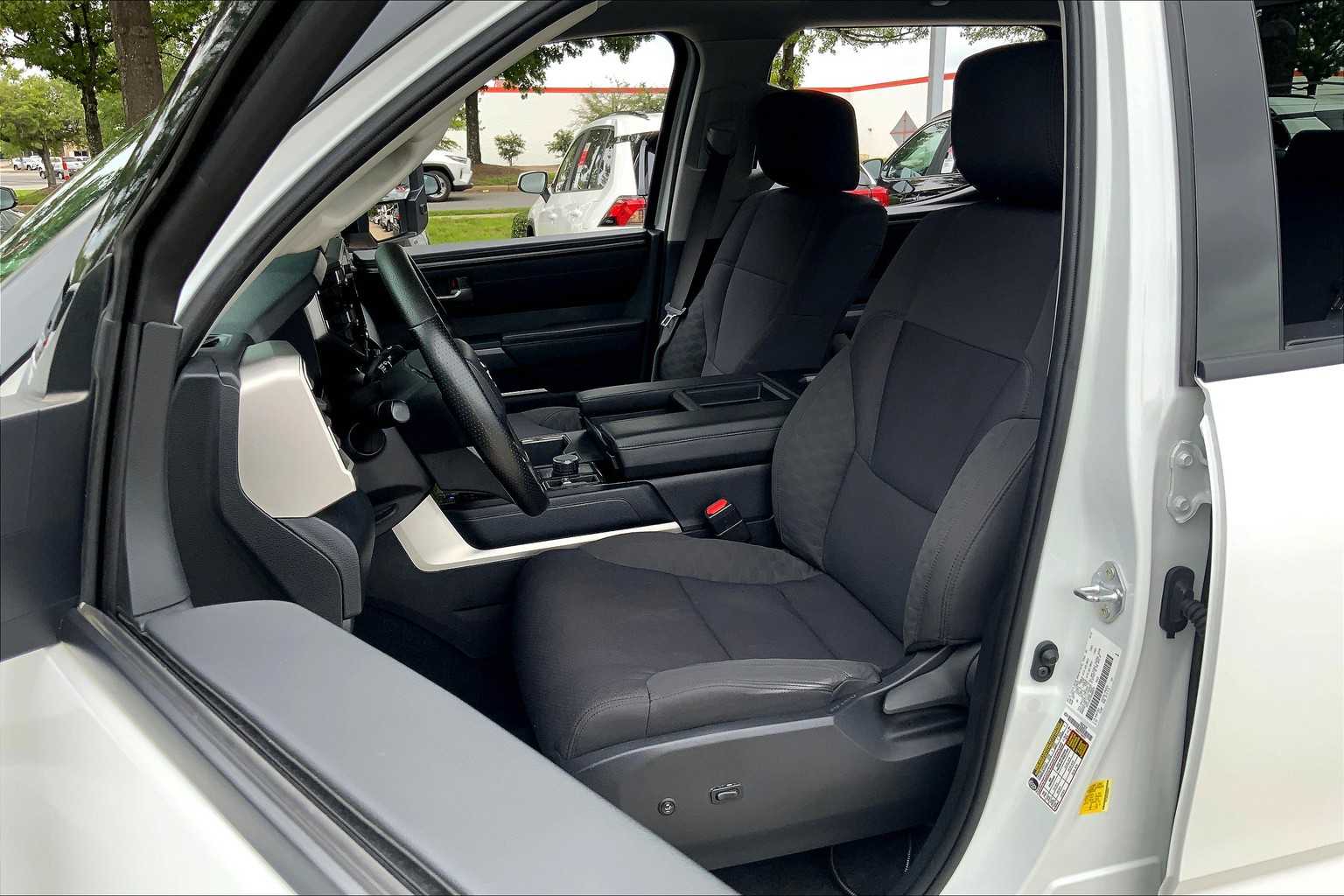 2022 Toyota Tundra SR5 CrewMax photo 7