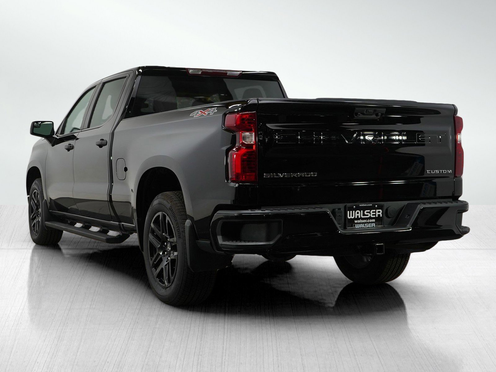 2023 Chevrolet Silverado 1500 Custom photo 2