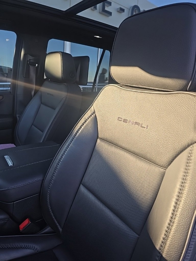 2025 GMC Yukon Denali's photo