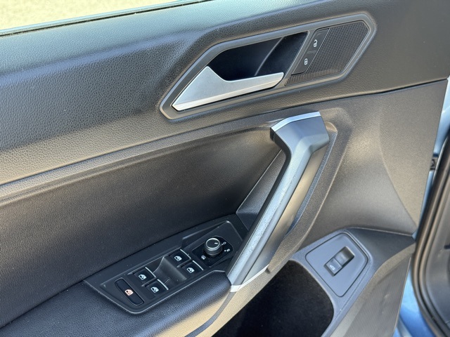 2020 Volkswagen Tiguan SEL photo 8