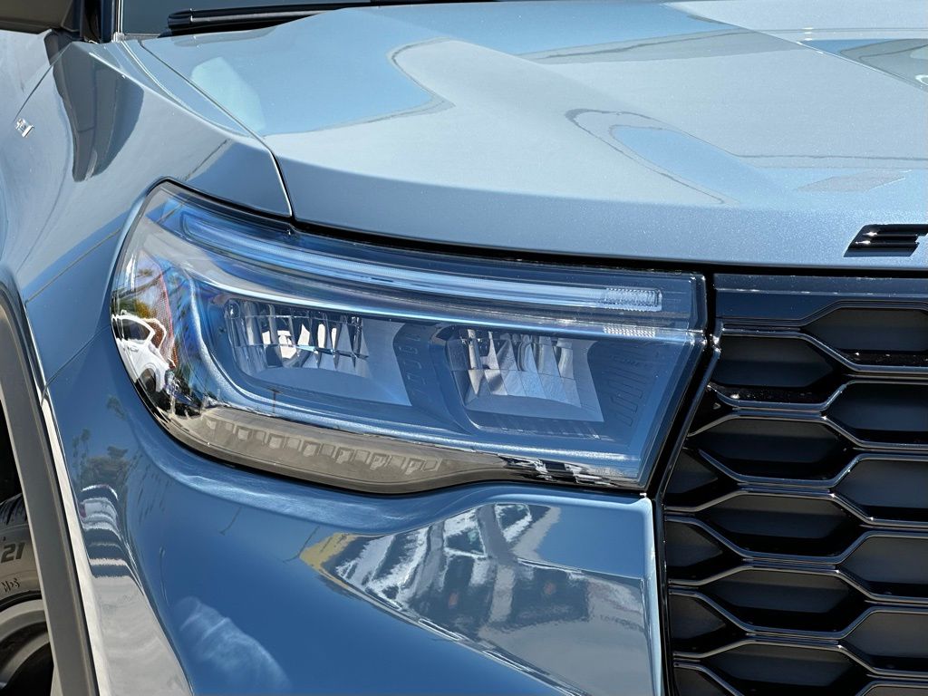 2025 Ford Explorer ST-Line photo 3
