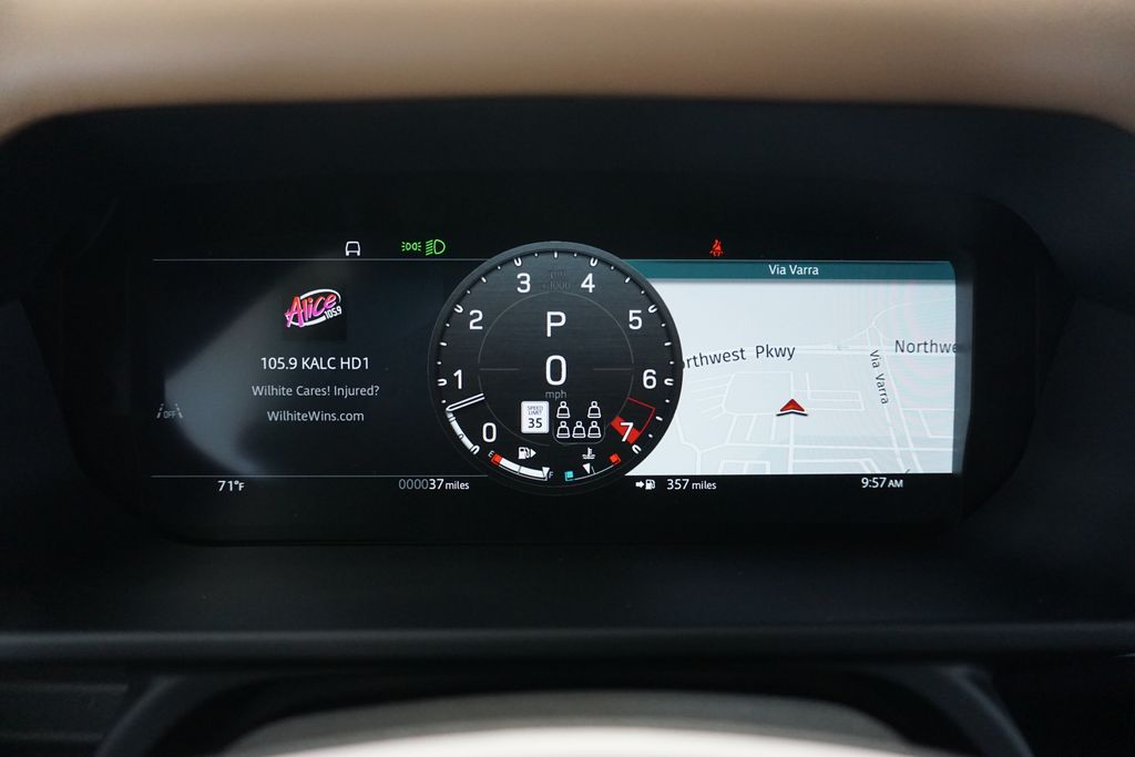 2025 Land Rover Defender 130 X-Dynamic SE photo 11