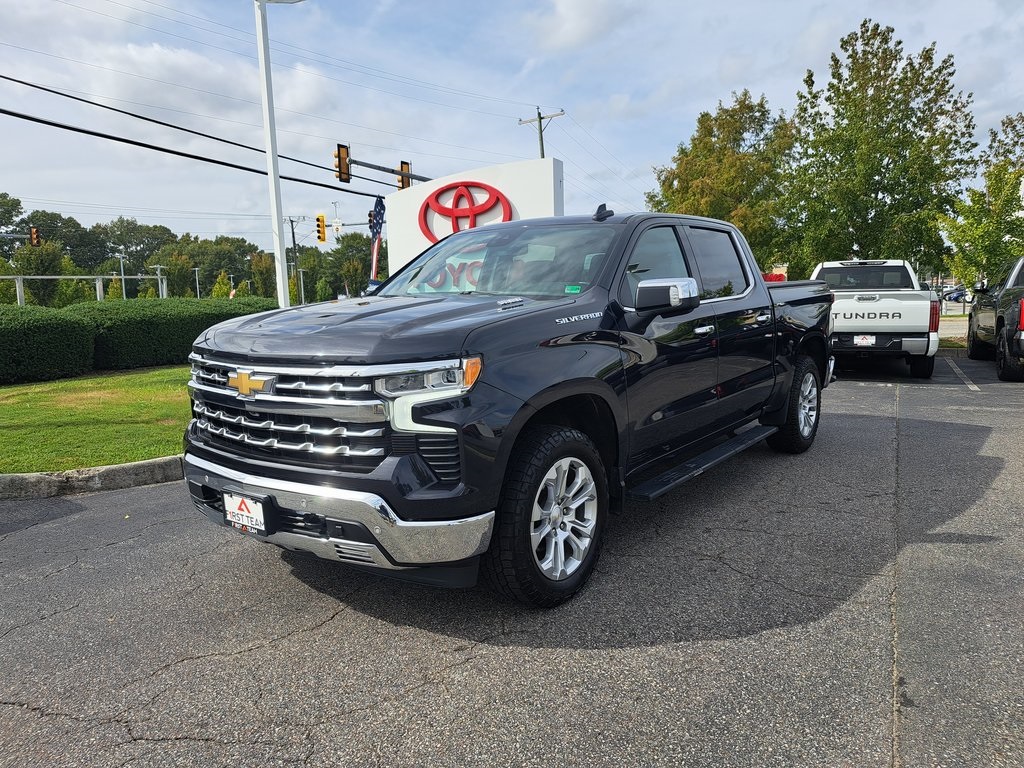 2022 Chevrolet Silverado 1500 LTZ photo 2