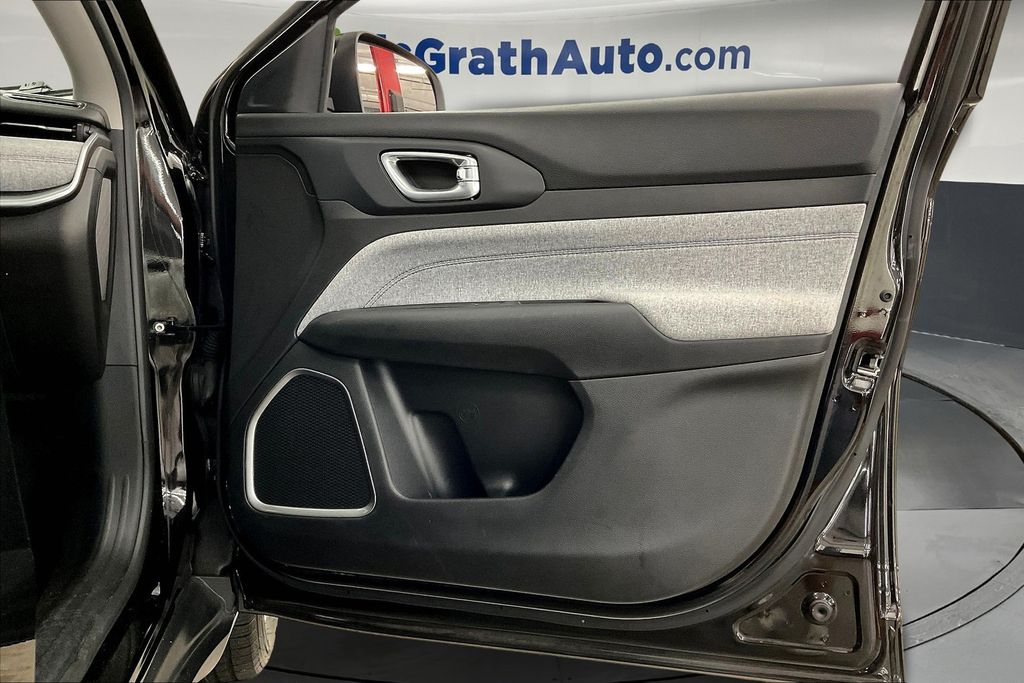 2022 Jeep Compass Latitude photo 23