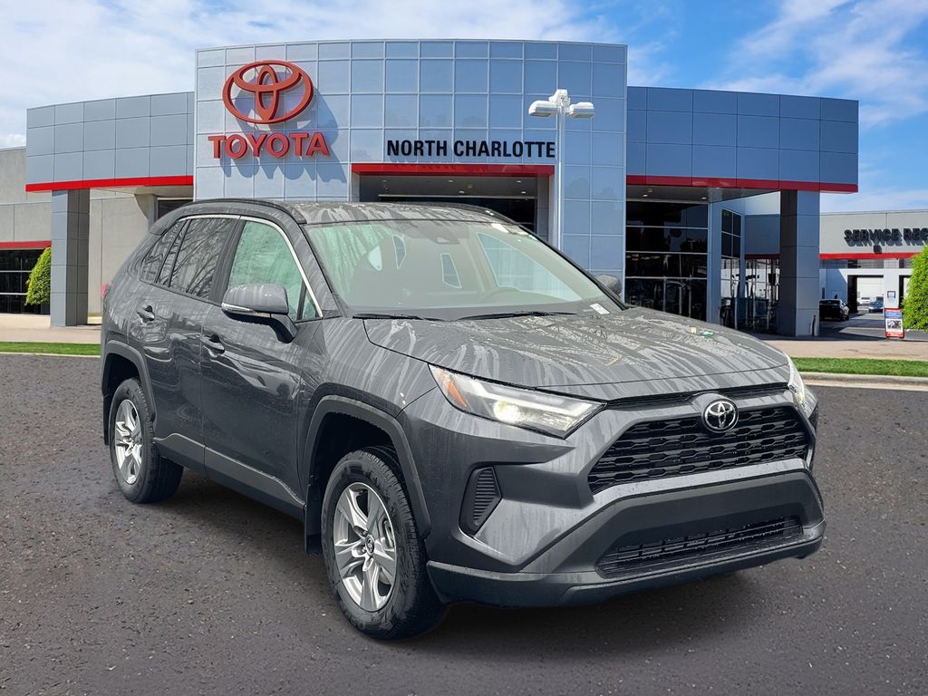 2025 Toyota RAV4 XLE's photo